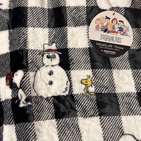 Snoopy Peanuts Velvetloft Christmas Throw - Picture 4 of 4